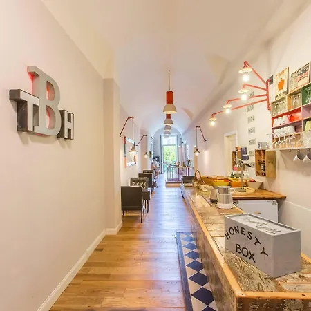 The Bellini House By House In Panzió Nápoly