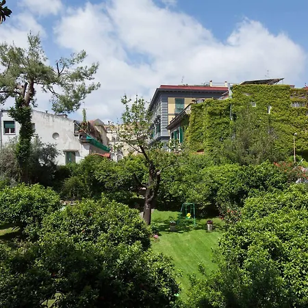 The Bellini House By House In Panzió Nápoly