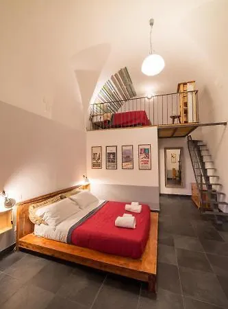 The Bellini House By House In نابولي