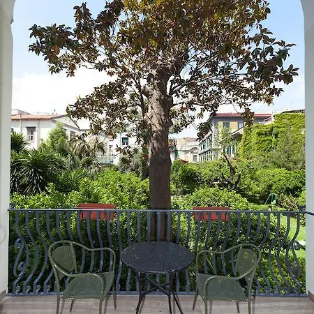 فندق مبيت وإفطار The Bellini House By House In نابولي